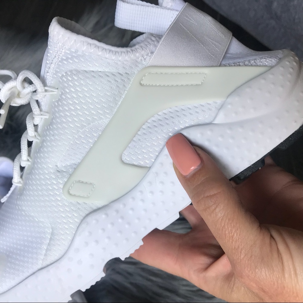 NWB 🌫 NIKE WOMENS HUARACHE SIZE 5 - Picture 7 of 8